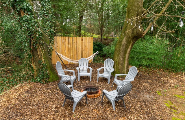 5-bedroom Cozy Backyard with Firepit, 5 min to Cloister & Ephrata Hospital