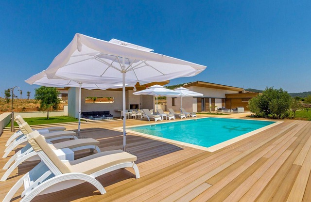 5 bedroom gorgeous home in Hvar