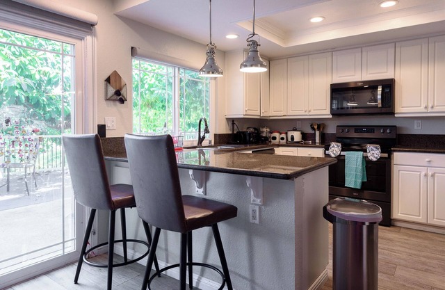 5 Bedroom House with Deck, BBQ, and Mountain Views - 13mi to Carlsbad Beach!