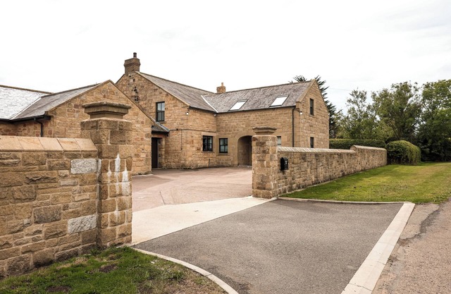 5-Bedroom Large Farmhouse | Near Morpeth | Hot Tub | Games Room | Sleeps 12