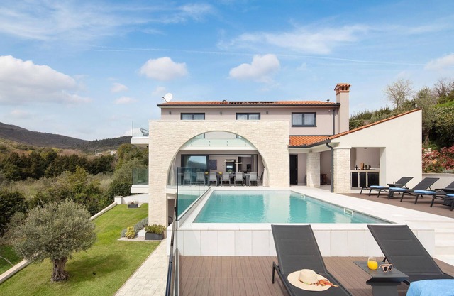 5 bedroom lovely home in Sveta Marina