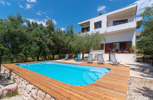 5 bedroom lovely home in Posedarje