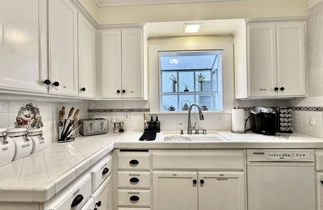 5 Bedrooms-King Bed-Land Park-Sacramento Zoo