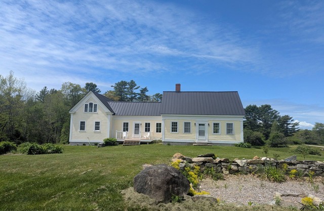 5 BR, 2 BA Spacious Farmhouse Walking Distance to Golf Course