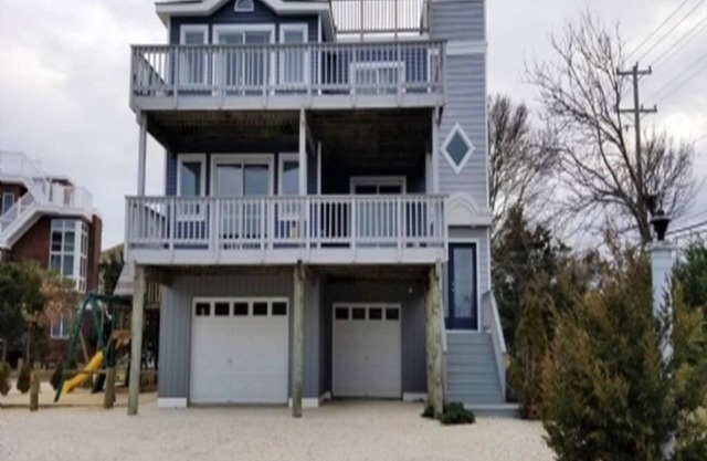 5 BR, 3rd from the ocean