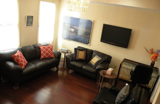 5 BR 4 BA New House- 1 Block to Library of Congress -Free Parking Permit