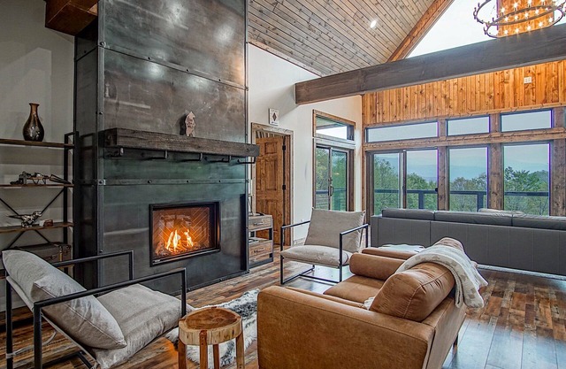 5 Br: Cupp Runneth Over - Luxurious retreat nestled 9.7 miles from Snowshoe