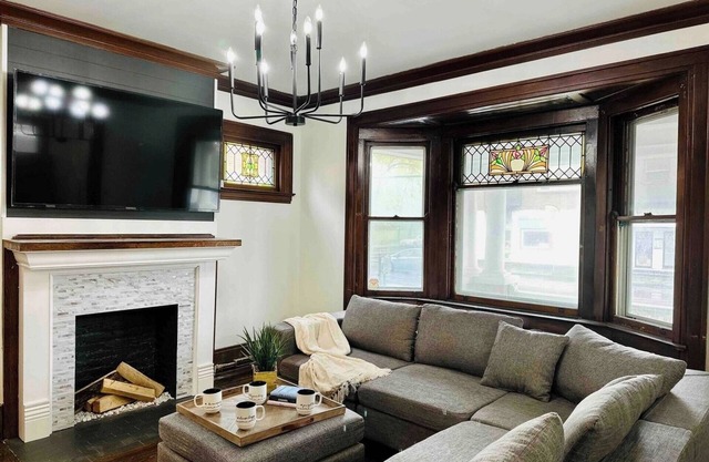 5 br|Parking | Mins to RIT, UR and Strong