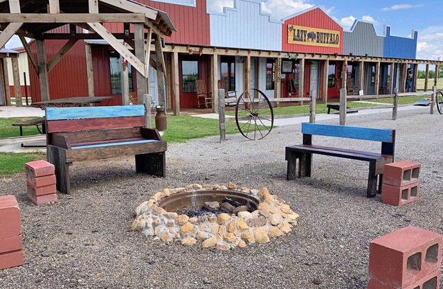 5 Cabins at The Lazy Buffalo, Wichita Mountains Cache Lawton Fort Sill sleeps 16