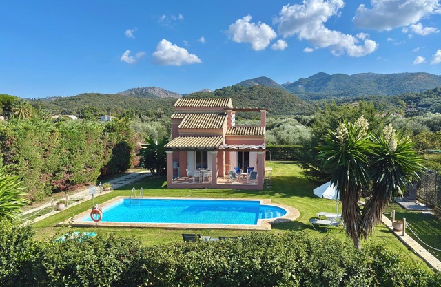 5 Independent Maisonettes each with a Private Pool | 250 m from the sandy beach