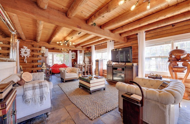< 5 Mi to Beaches & PGA: Ponte Vedra Beach Cabin