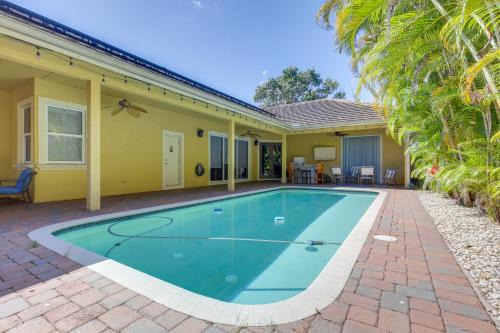 5 Mi to Jupiter Beach Park Poolside Oasis!