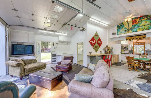 5 Mi to Logan State Park: Studio w/Outdoor Space!
