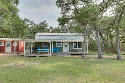 5 Mi to Splashway Waterpark Cabin in Rock Island