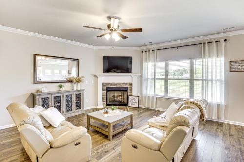 5 Mi to The Square Athens Home with Pool Access!