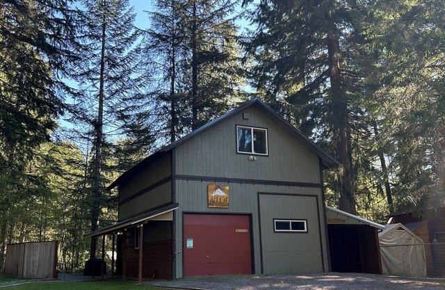 5 miles to Mt. Rainier Nisqually entrance