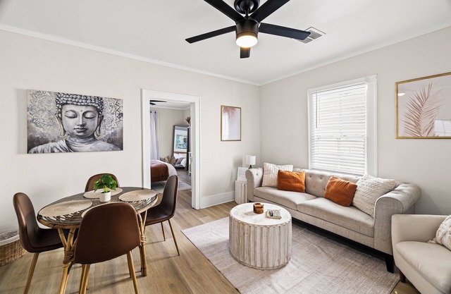 5 Min Drive to Downtown! Modern 2BR in Savannah!
