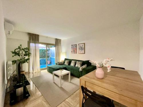 5 min from Monaco - Beautiful renovated three-room apartment - AND