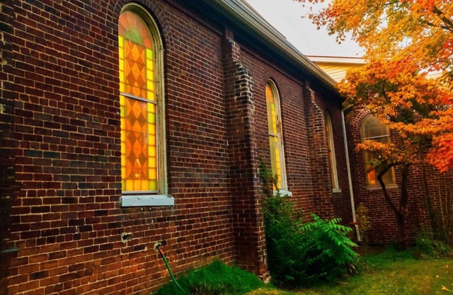 5 min to Douthat, Stained Glass, Fall Foliage, King Bed, Fly Fishing, Fireplaces