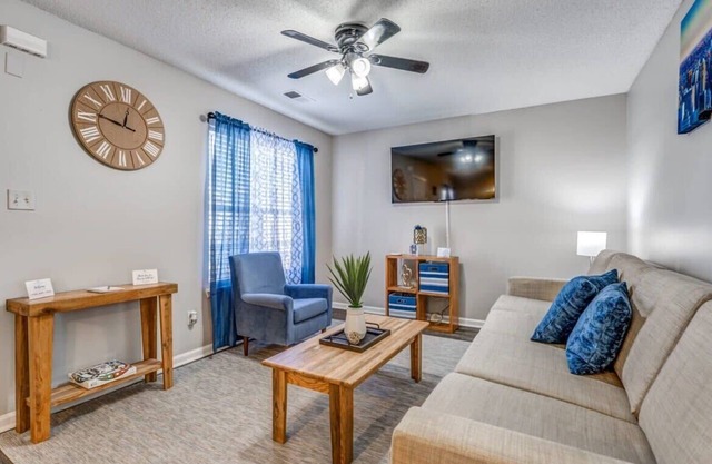 5 Min to Downtown & Hospital - Bluff City Bungalow