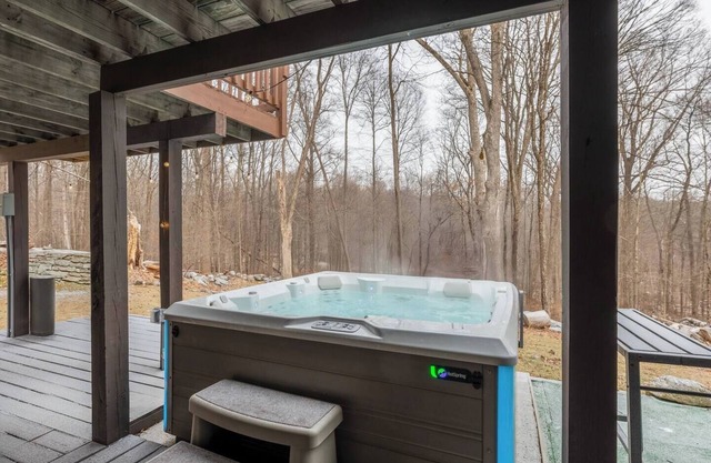 5 min to Lake| Chic&Cozy| Hot Tub, 5 min to Lake| Chic&Cozy| Hot Tub