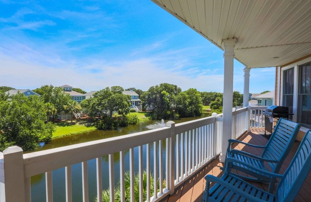 5 Min Walk to Beach & Community Pool; Views of Lagoon & Ocean from Rooftop Deck; Great for Families!