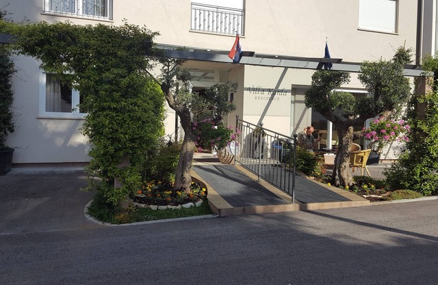 5 min. walk to the beach and to the City center.