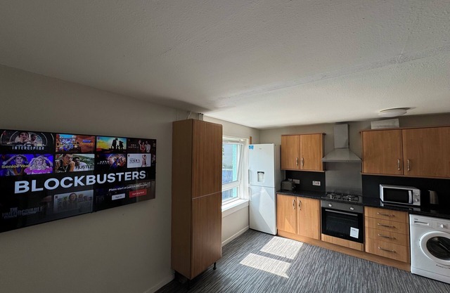 5 mins to The Pleasance and Royal Mile- 4 Bedroom Apartment