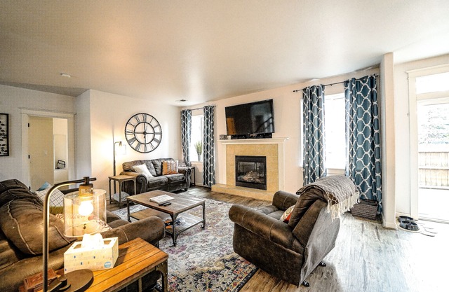 5 Minute Drive to Downtown Bend, Dog Friendly
