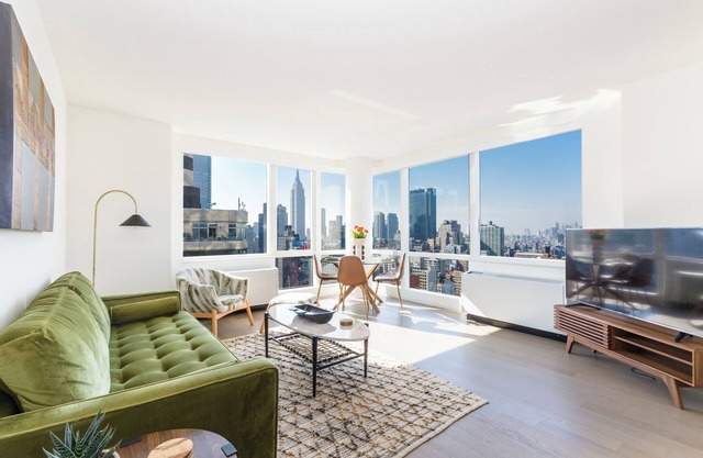 5 Star Luxury 2-bedroom KING Beds condo with best views of Empire State Building