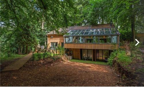 5 Star Luxury Woodland Retreat Sleeps 12 Hot tub Sauna