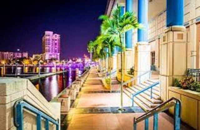 5 star~Modern/Heart of downtown/walk to riverwalk!