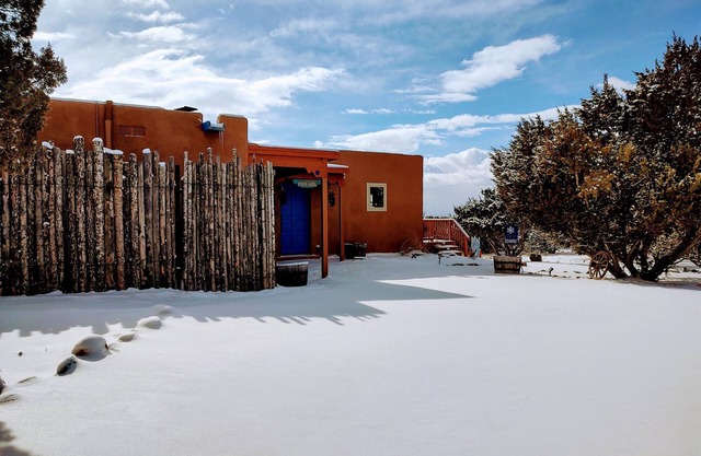 5 Star Private Pueblo w/views & near Ski Santa Fe