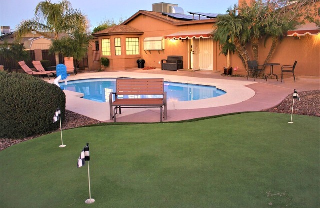 5 star resort 4 bedroom, 3 bath,heated pool/spa, putting green,7 flat screen tvs