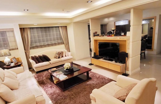 5 Stars 3BR luxury riverside apartment in New Taipei city