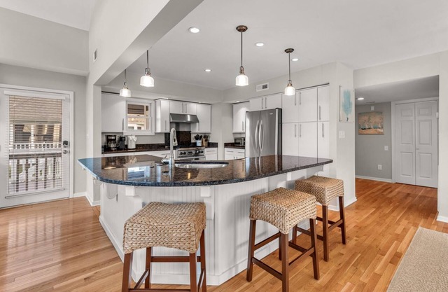 5 Surf Lane - Ocean View - Steps to Beach - Pool Access!