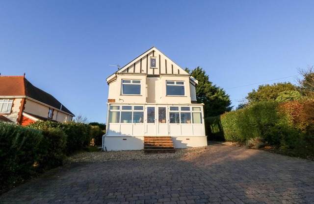 5 THE MALL, family friendly, character holiday cottage in Sandown