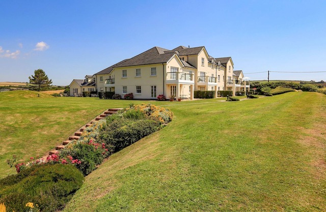 5 THURLESTONE BEACH, pet friendly, with a garden in Thurlestone