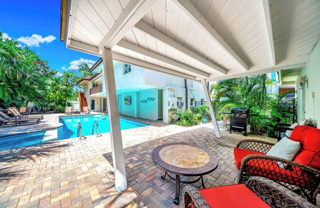 50 Steps 2 Beach! Heated Pool+Hot Tub! Beach House!