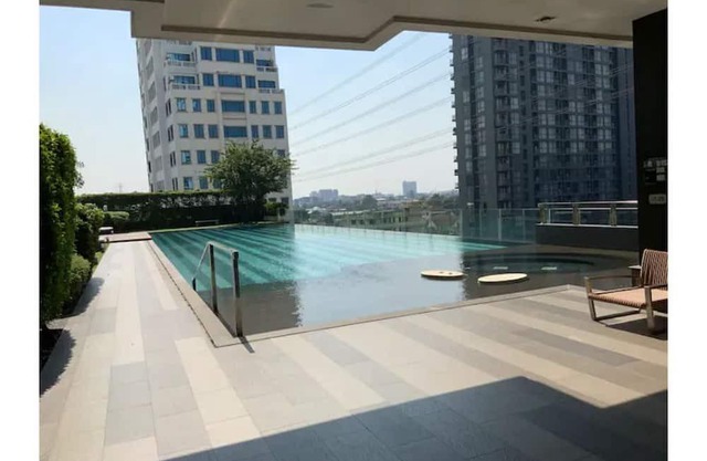 50mMRT, Big C, 1BR condo Near Chatuchak with Balcony, Sauna, Infinite Pool & Gym