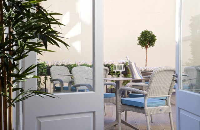 54 Queens Gate Hotel