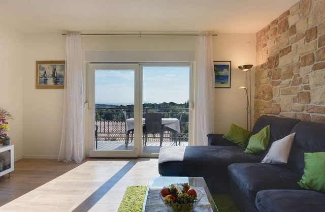 590 meters to the beach with sea views