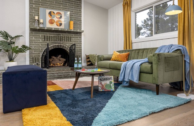 5bd: 3min to UT - Nearby Army & Navy Enlisting