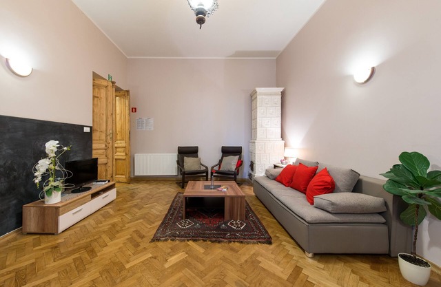 5bdr Old River Apartment in city centre