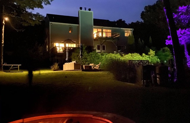 5BR, 5BA on cul-de-sac, Big Pool, jacuzzi, gym, beautiful bay beach