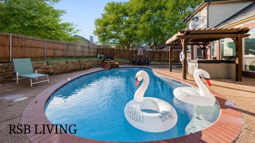5BR Luxury Stay Dive into Pool & Theater Fun