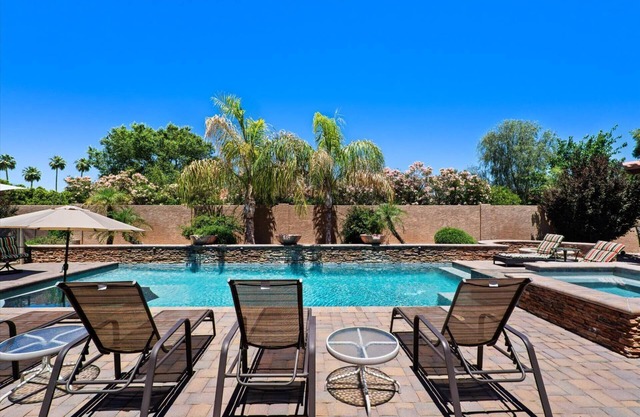 5BR Mesa Home 3927 sq.ft | Pool, Hot Tub, Putting Green, Playground, Covered Outdoor Bar/TV area