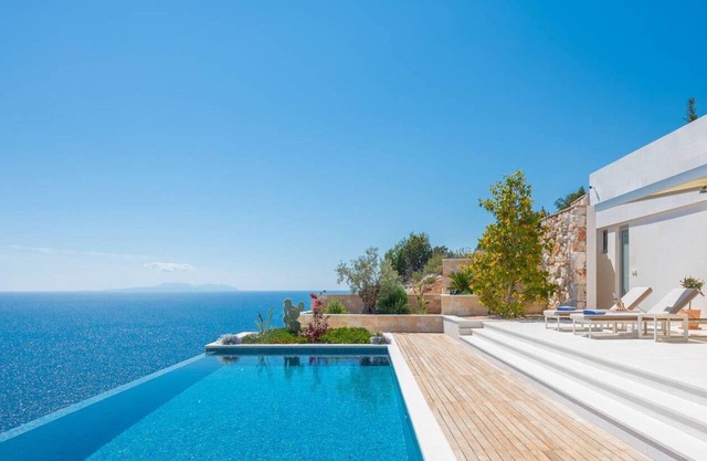 5BR Seafront Villa Sanctuary with Infinity Pool