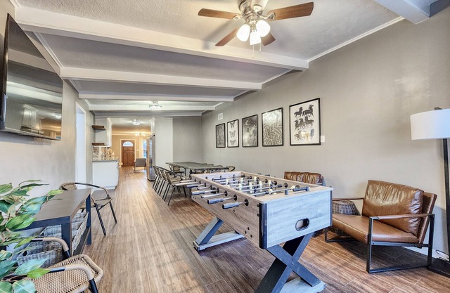 5mins to Kyle Field, 5BR w Private Backyard & Pool