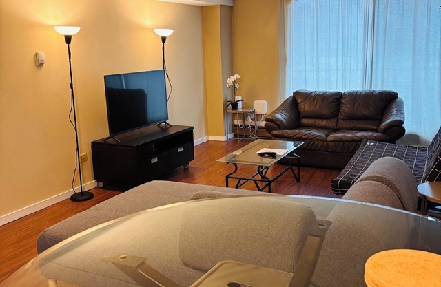 5th Floor Cozy 1 Bedroom Condo with Parking